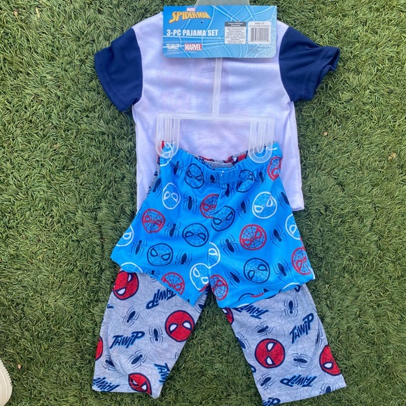 Marvel Spider Man 3 Piece Boy Pajama Set Size 2T - Picture 2 of 5